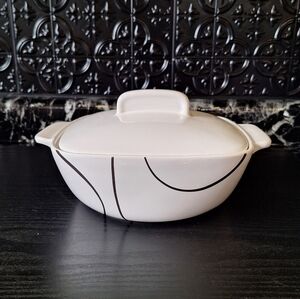 Simple Lines Corelle Coordinates Stoneware 1.5 Quart Casserole, Baking Dish &Lid